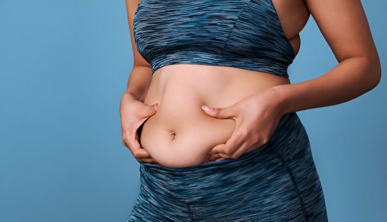 Femme avec graisse abdominale excessive