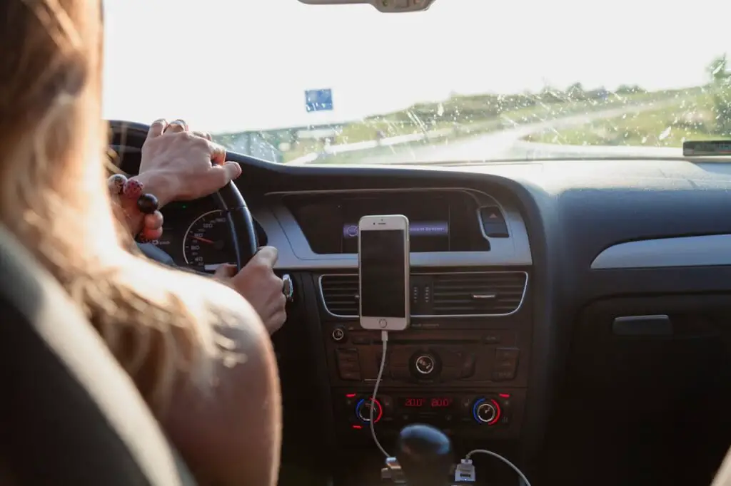 Femme conduire