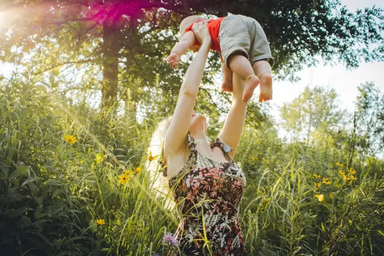 Santé mentale des mamans - Maman joue avec son bébé